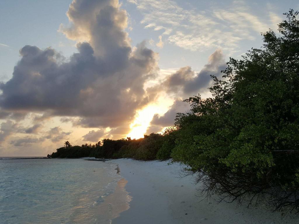 Fulhadhoo Inn Exterior foto